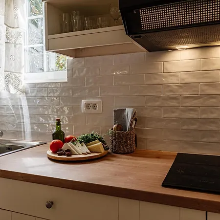 Ilyessa * Méson Yerakaríon