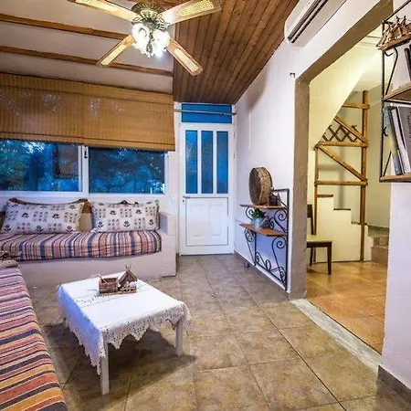 Ilyessa * Méson Yerakaríon