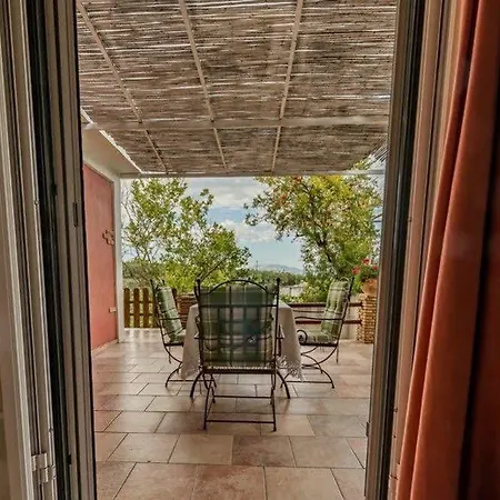 Ilyessa Méson Yerakaríon