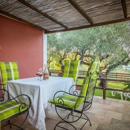 Ilyessa Kır Evi