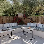 Ilyessa Kır Evi *