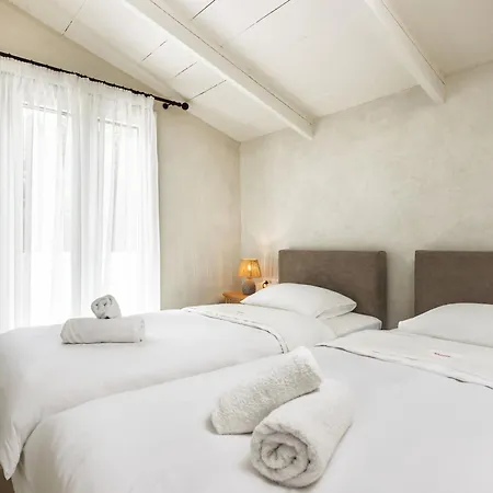 Ilyessa Méson Yerakaríon