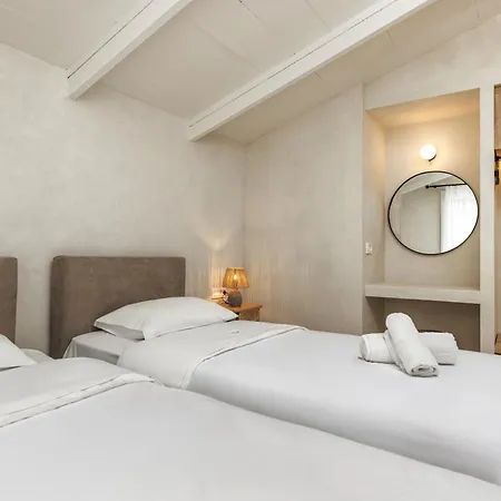 Ilyessa * Méson Yerakaríon