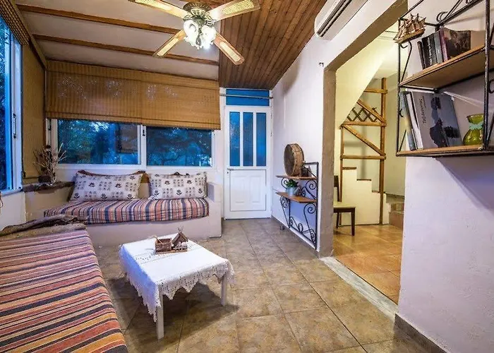 Ilyessa * Méson Yerakaríon